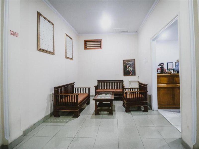 RedDoorz Plus near WTC Batanghari Mall Tanjungjohor Exterior foto