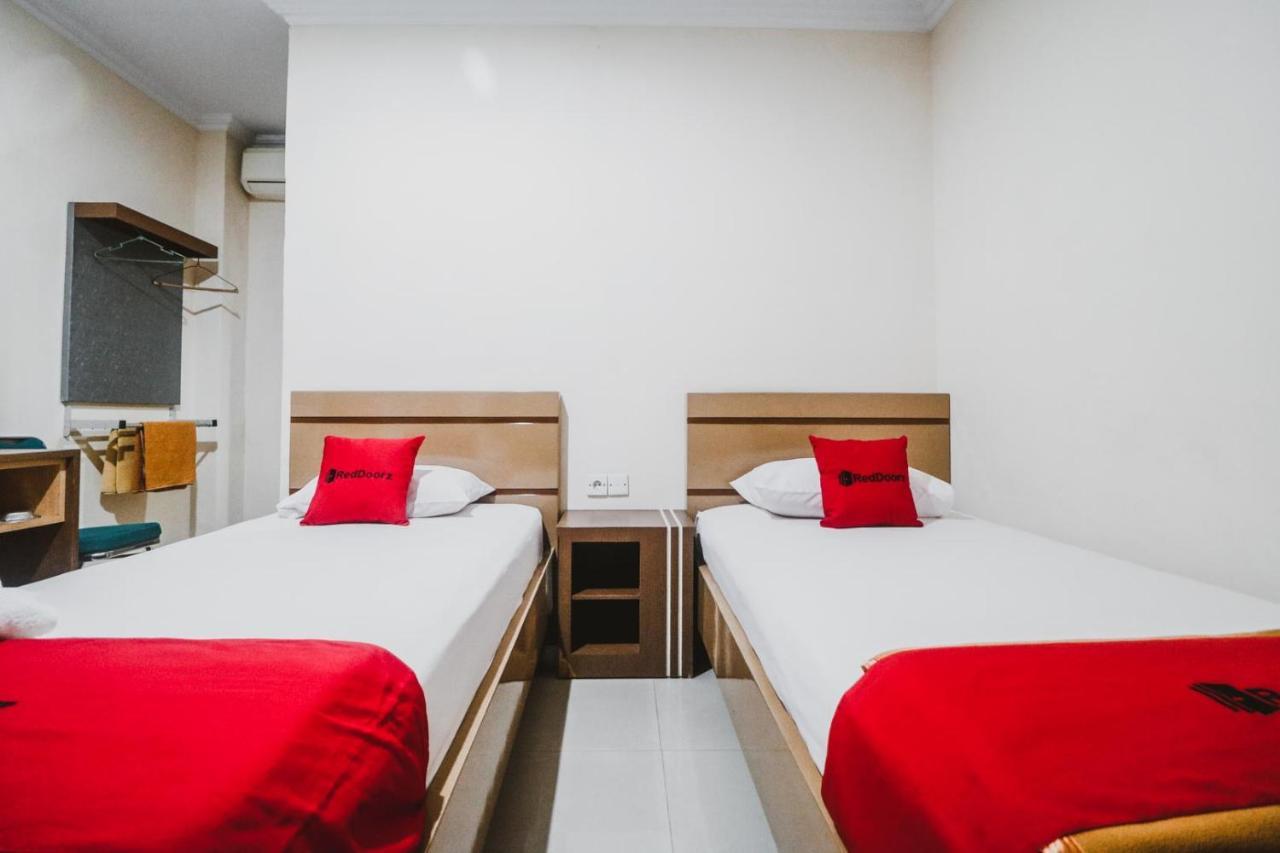 RedDoorz Plus near WTC Batanghari Mall Tanjungjohor Exterior foto